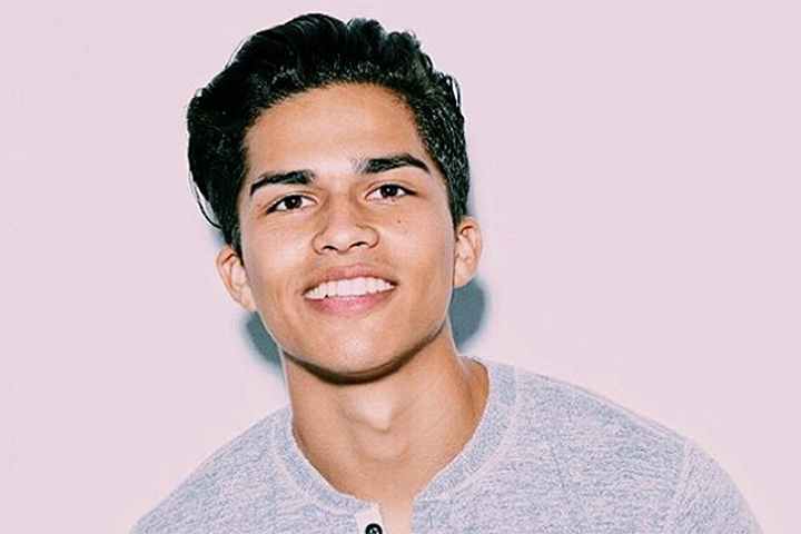Alex Aiono Gets Flirty With This Famous Musician! | TigerBeat
