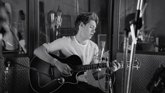 Niall Dishes on “Little Things” Vid!