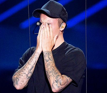 Why Justin Bieber Cried At The MTV VMAs!