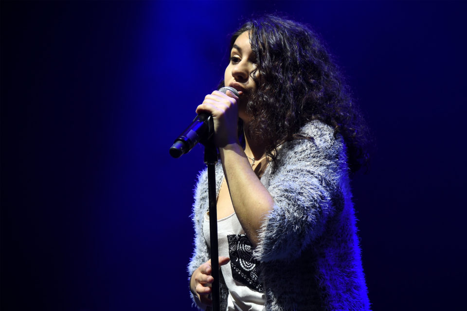 Alessia Cara Covers A Popular Drake Song!