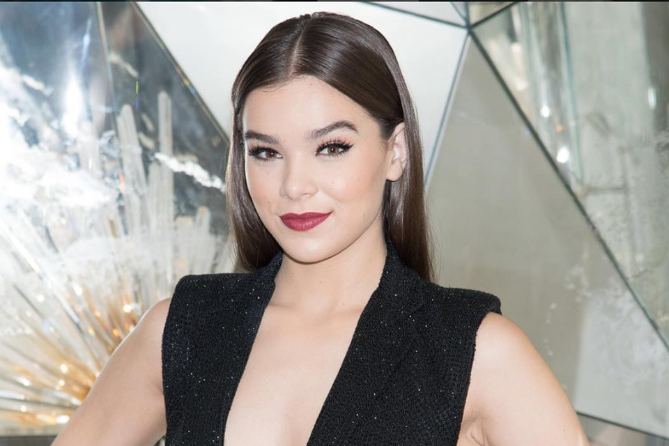 Hailee Steinfeld Reveals the Funniest Thing That Happened to Her On Tour! 