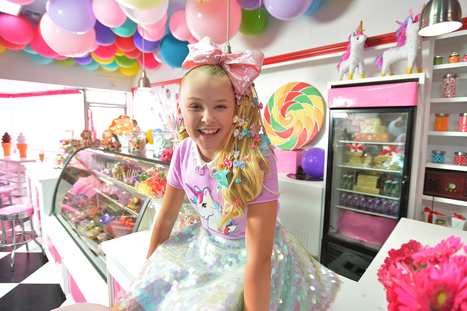 JoJo Siwa Drops Her ‘Kid in a Candy Store’ Music Video
