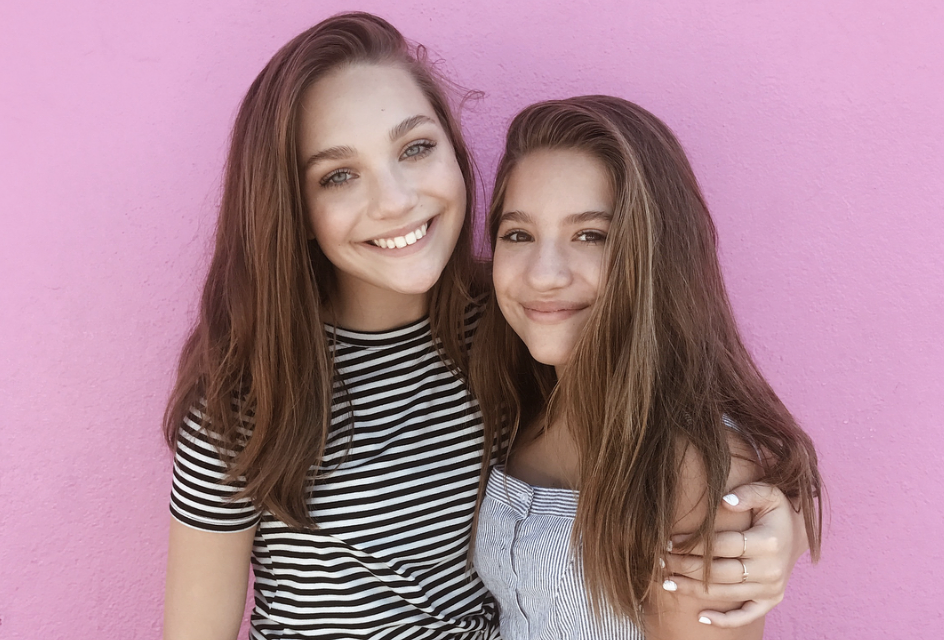Maddie and Mackenzie Ziegler Take on the Slow Mo Guys in a Rubber Band Ball Challenge