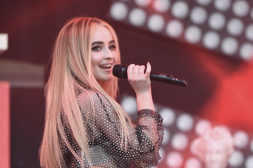 Sabrina Carpenter Shows Off Stunning Vocals With Acoustic Version of ‘Almost Love’
