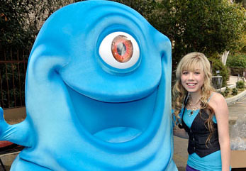 Jennette’s “So Close” to monsters & aliens!