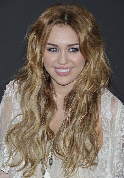 Miley Cyrus Goes Blonde! | TigerBeat
